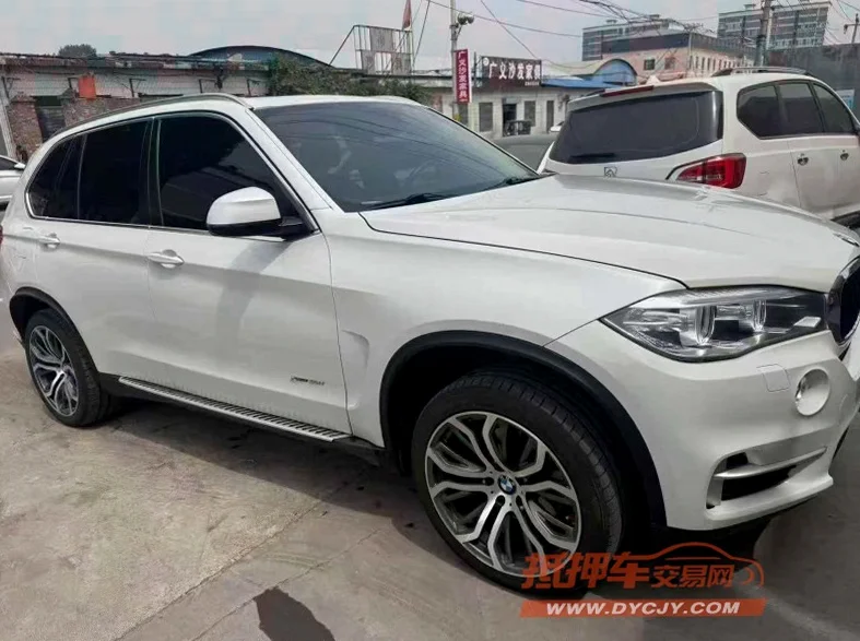 宝马X5 正面外观三
