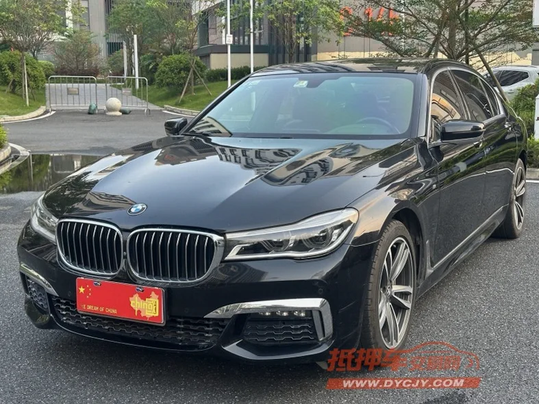 宝马7系 正面外观三