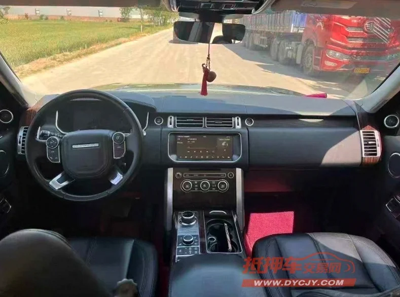 路虎揽胜行政 后面外观一