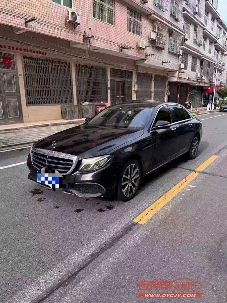奔驰E 正面外观二