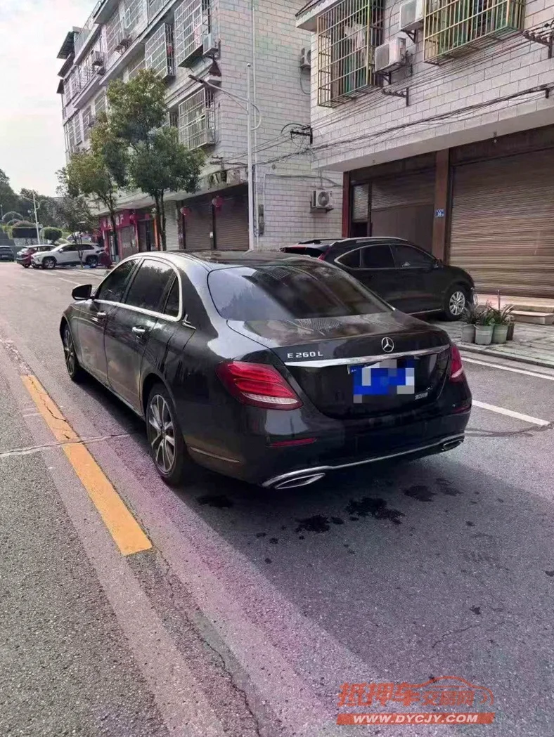 奔驰E 内饰前排