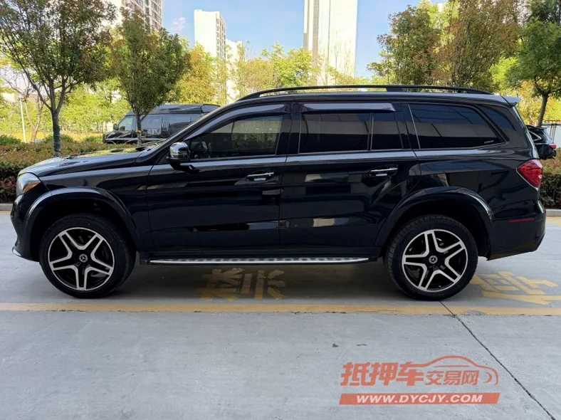 奔驰GLS 内饰前排