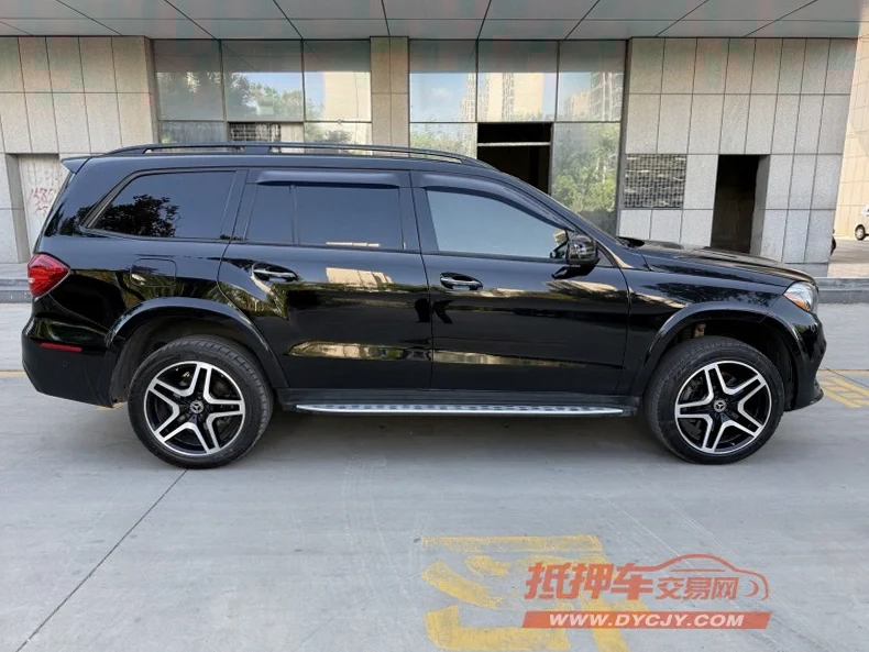 奔驰GLS 正面外观三