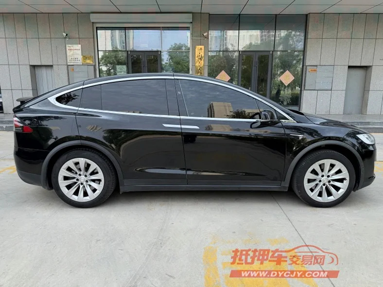 特斯拉MODEL 正面外观三