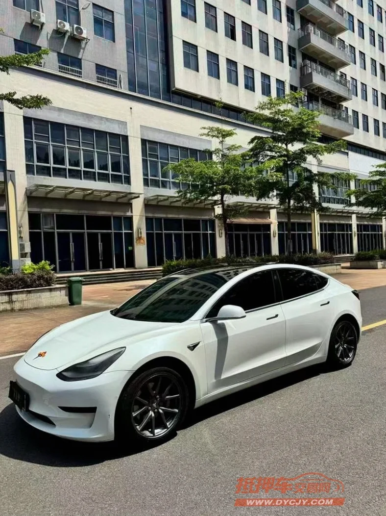 特斯拉MODEL 正面外观二