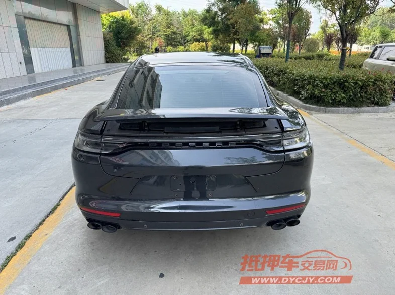 保时捷帕拉梅拉 内饰后排