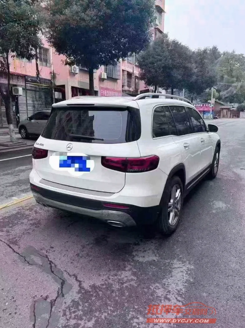 奔驰GLB 后面外观三