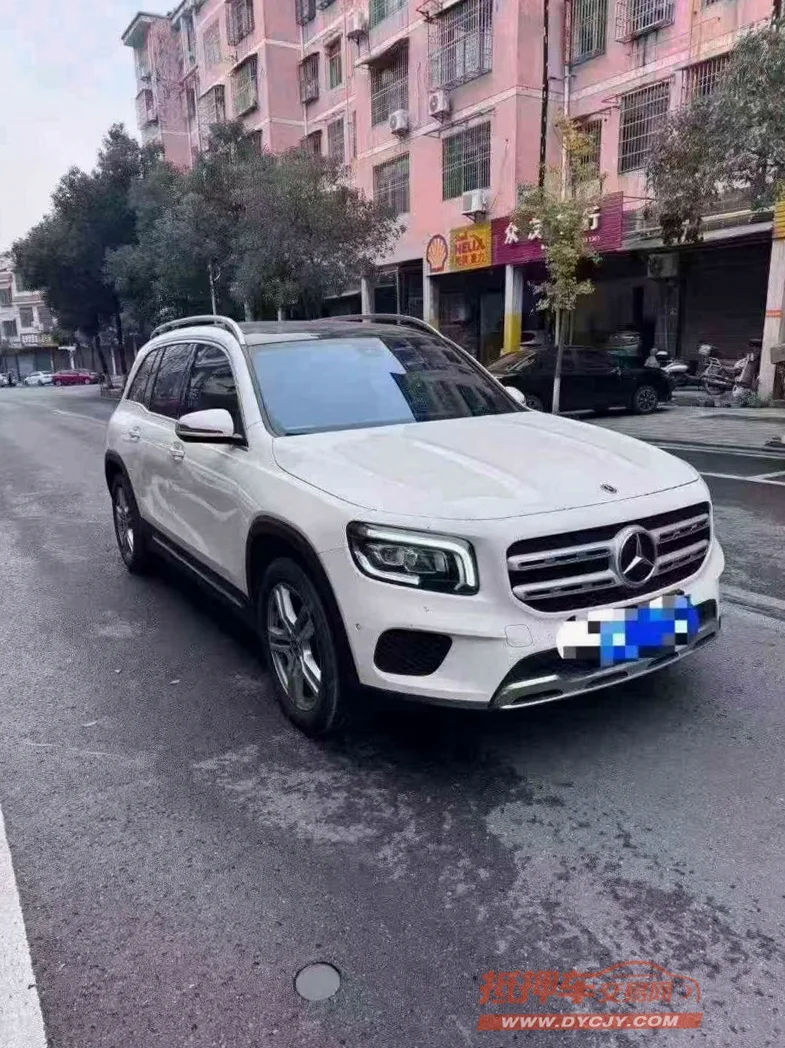 奔驰GLB 正面外观三