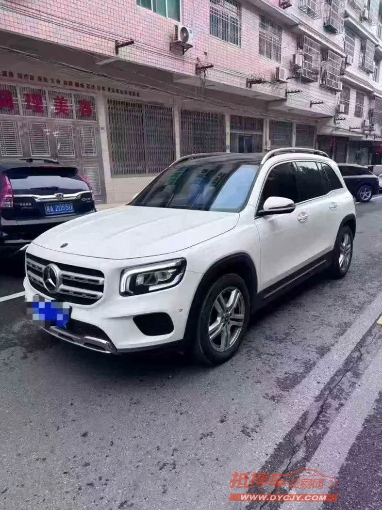 奔驰GLB 正面外观二