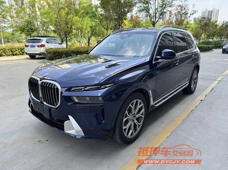 宝马X7 正面外观二