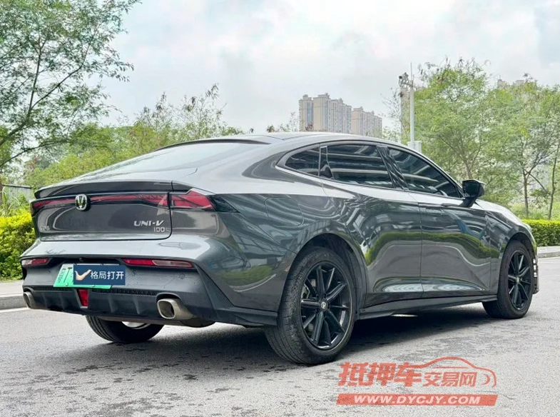 长安汽车UNI 后面外观一