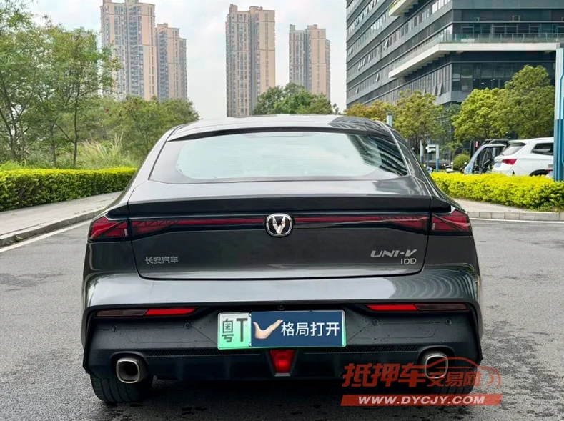 长安汽车UNI 后面外观三