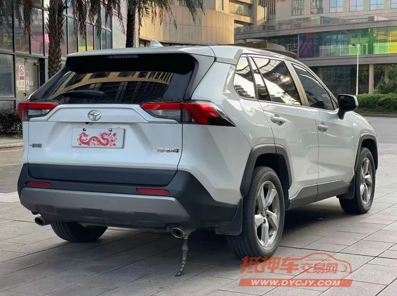 丰田RAV4荣放 内饰后排