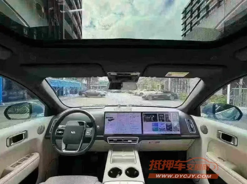 理想L7 后面外观一