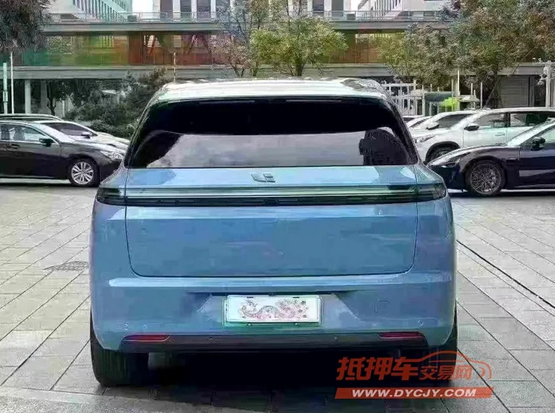 理想L7 内饰后排