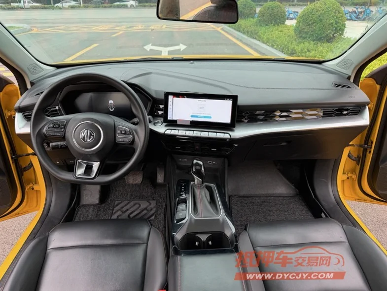 名爵5 内饰后排