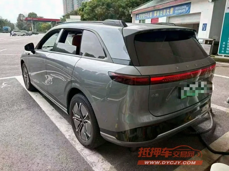 小鹏汽车G9 后面外观一