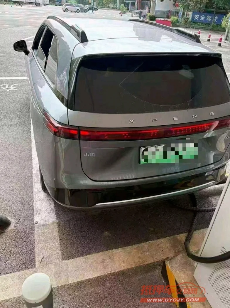 小鹏汽车G9 后面外观三