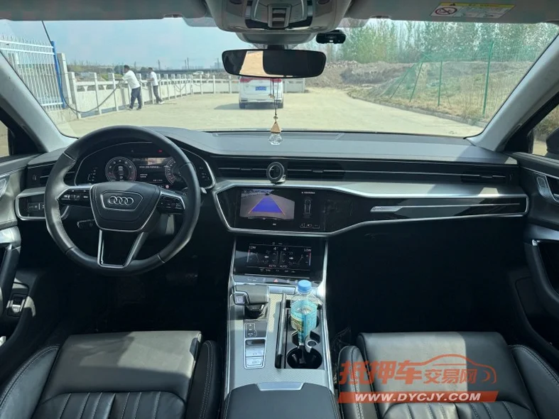 奥迪A6L 驾驶室