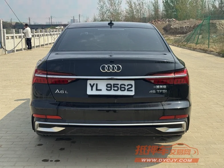 奥迪A6L 后面外观一
