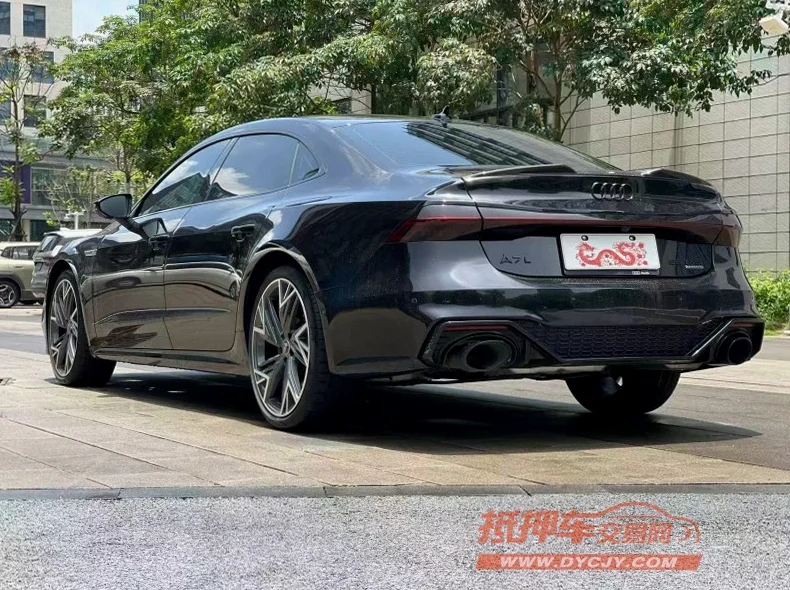奥迪A7L 内饰前排