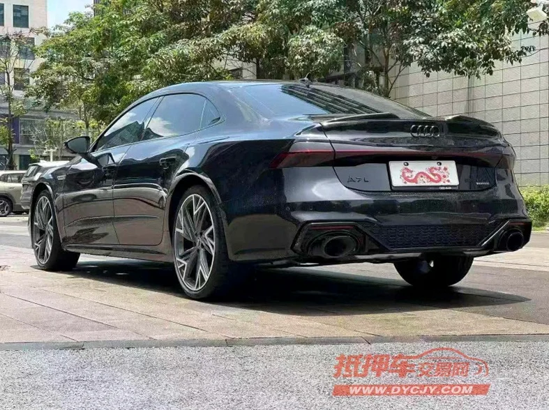 奥迪A7L 内饰前排