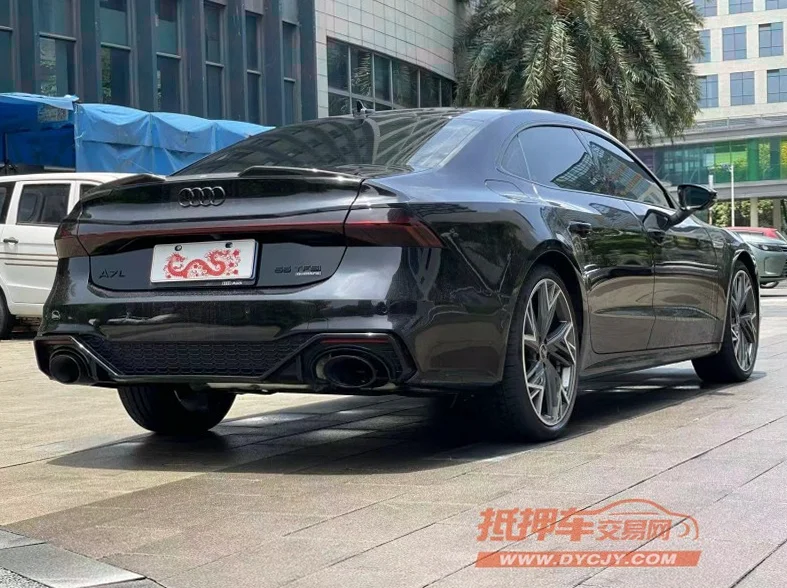 奥迪A7L 内饰后排