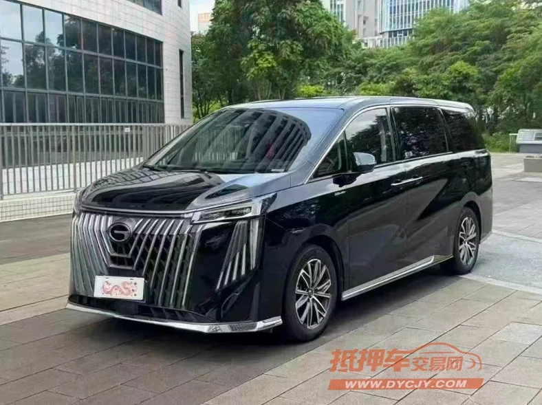 传祺M8 正面外观三