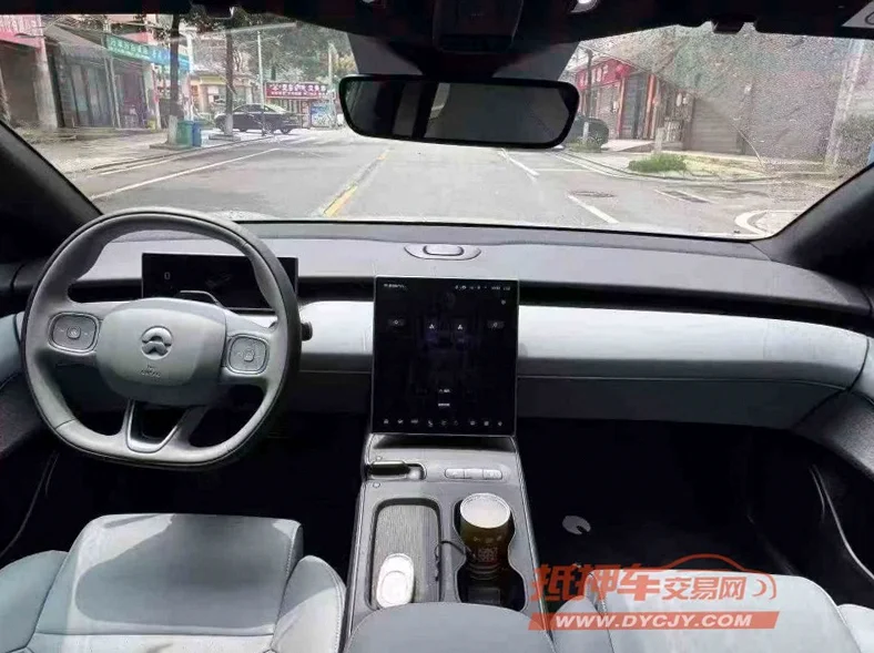蔚来ET5 后面外观二