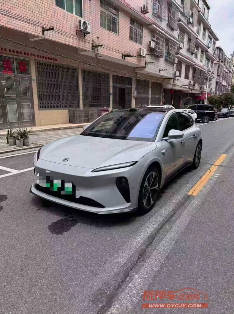 蔚来ET5 正面外观三