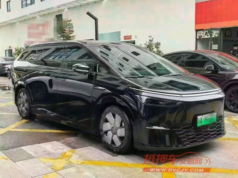 小鹏汽车X9 正面外观二