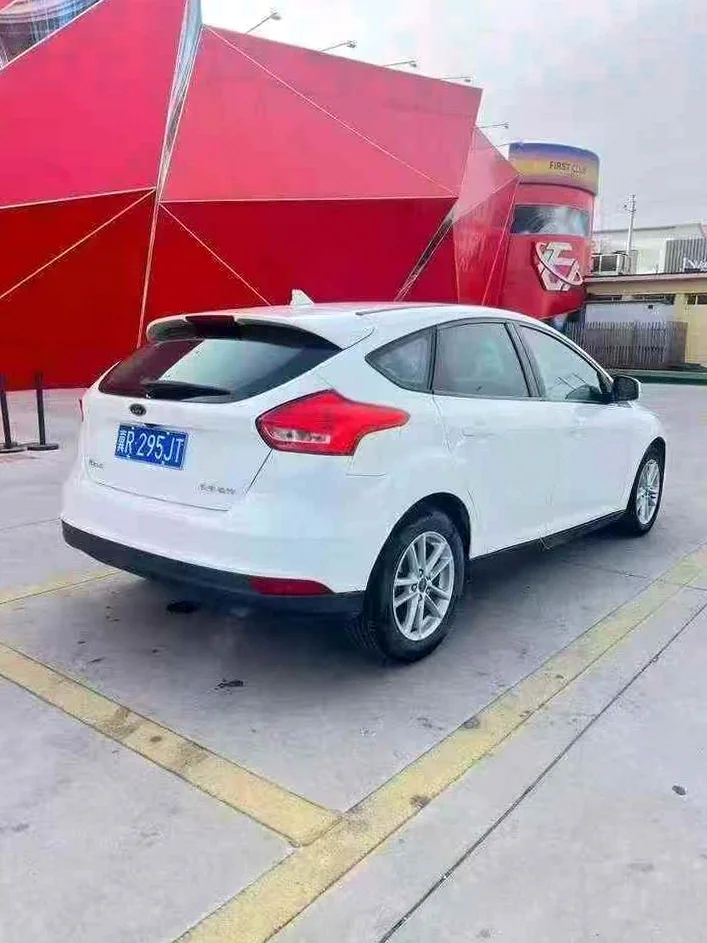 福特福克斯 驾驶室