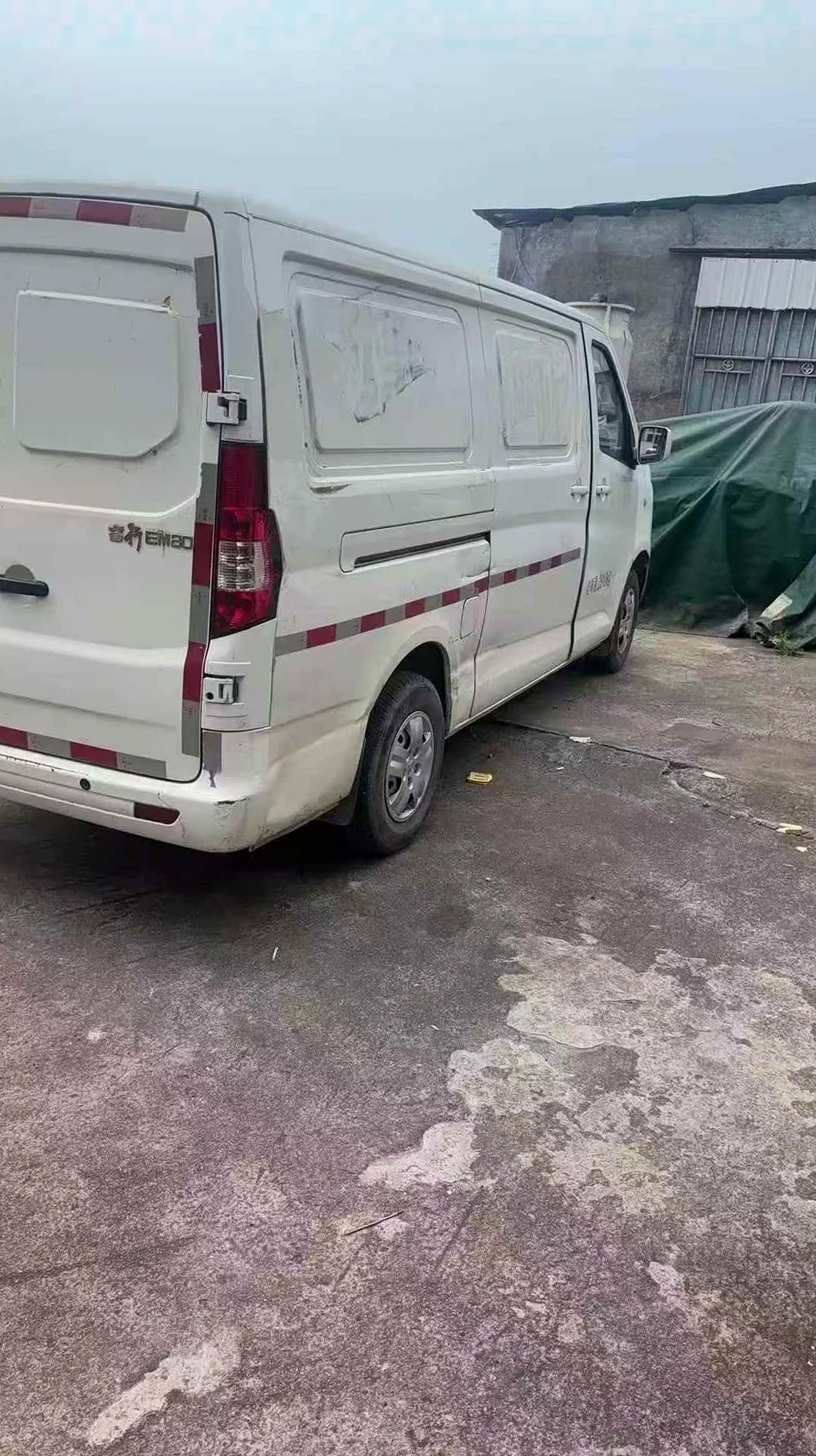 长安汽车睿行 后面外观一