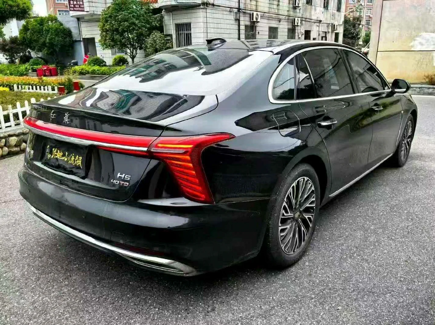 红旗H5 后面外观三