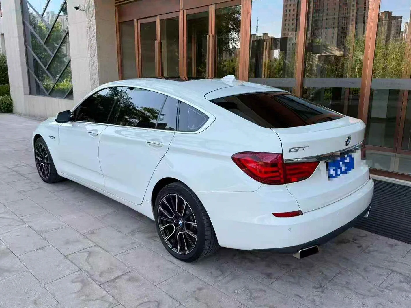 宝马5系 后面外观三