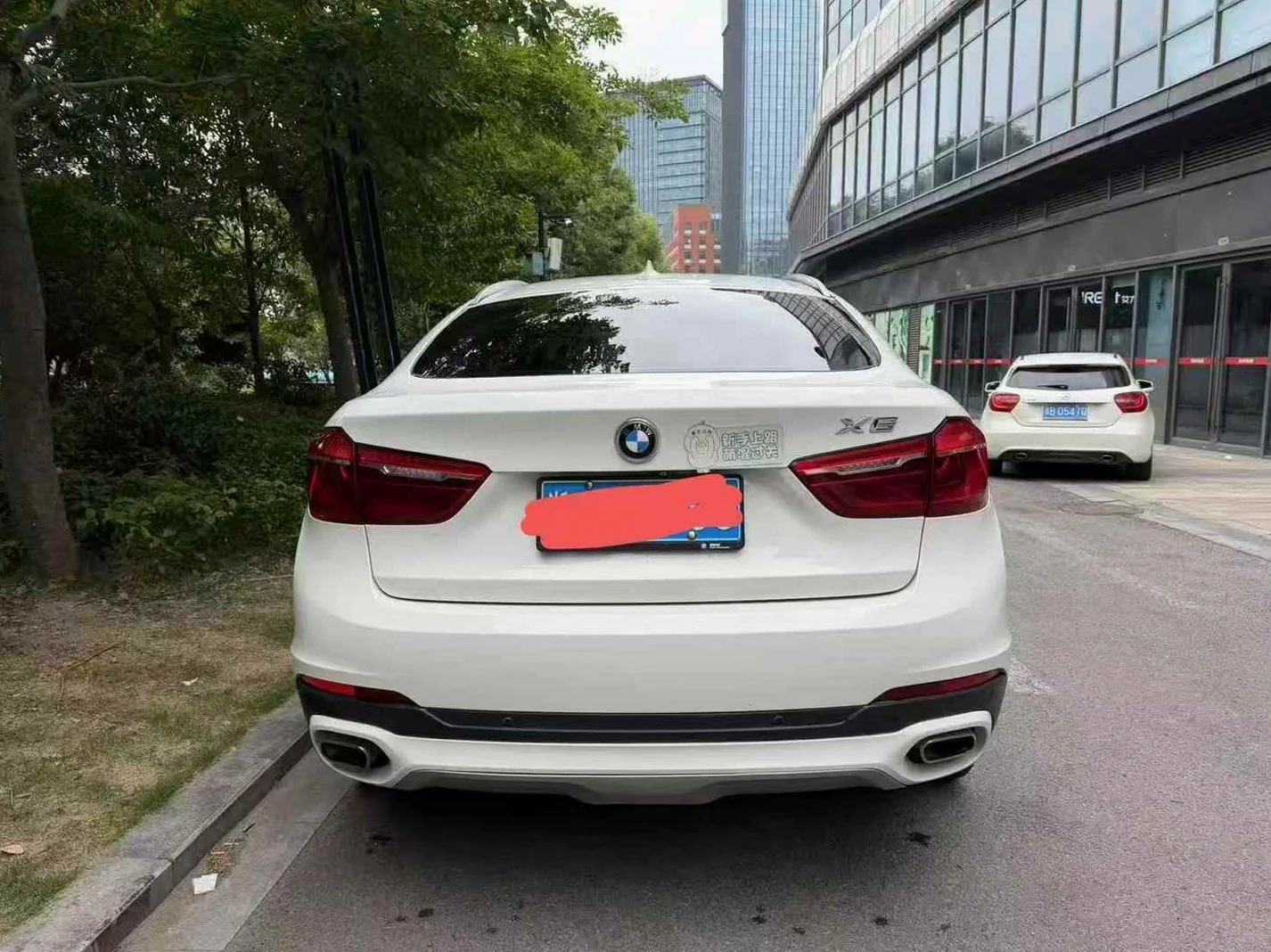 宝马X6 后面外观一