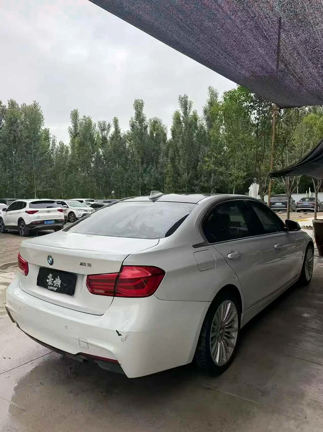 宝马3系 后面外观一