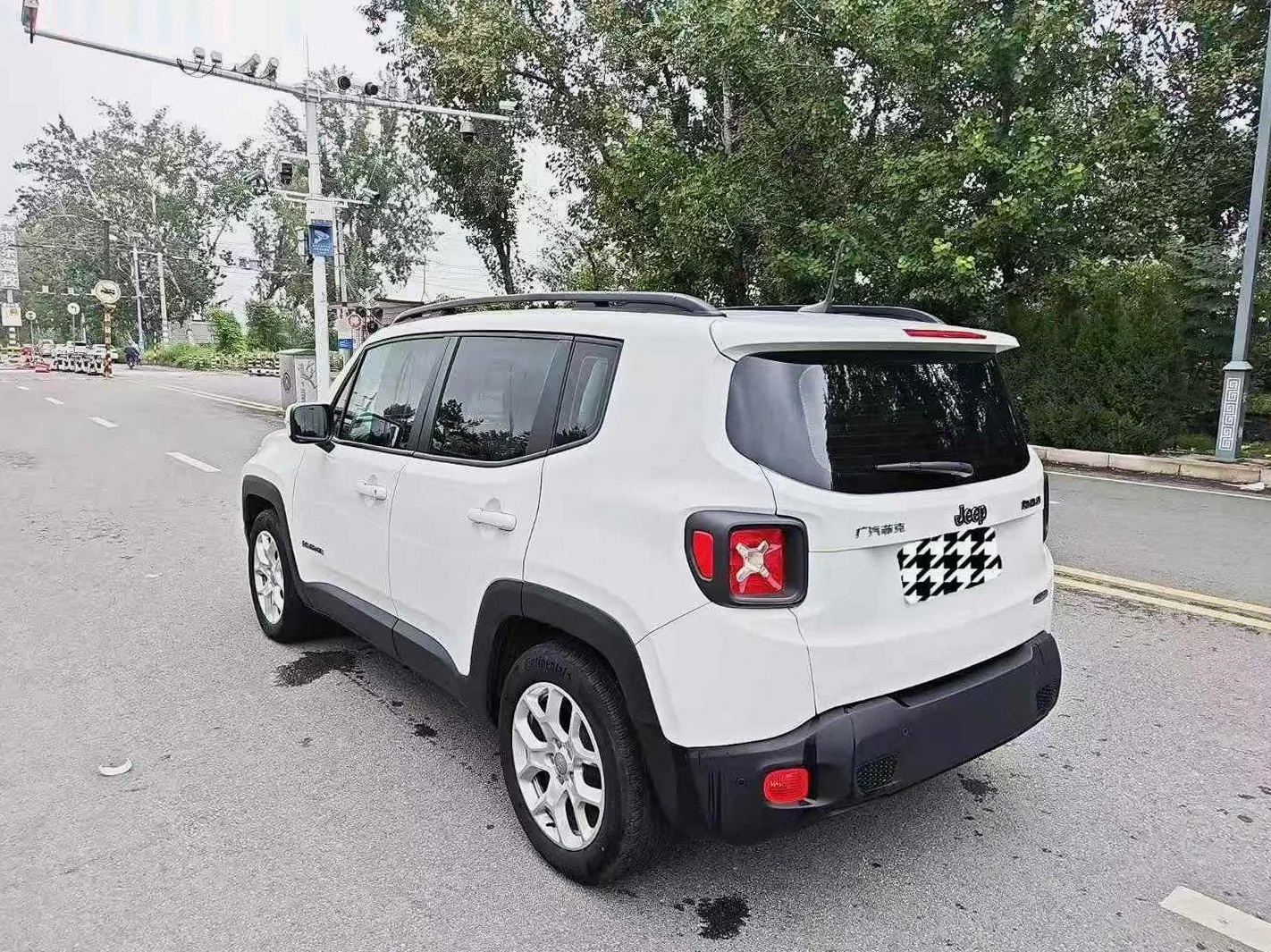 Jeep自由侠 正面外观三
