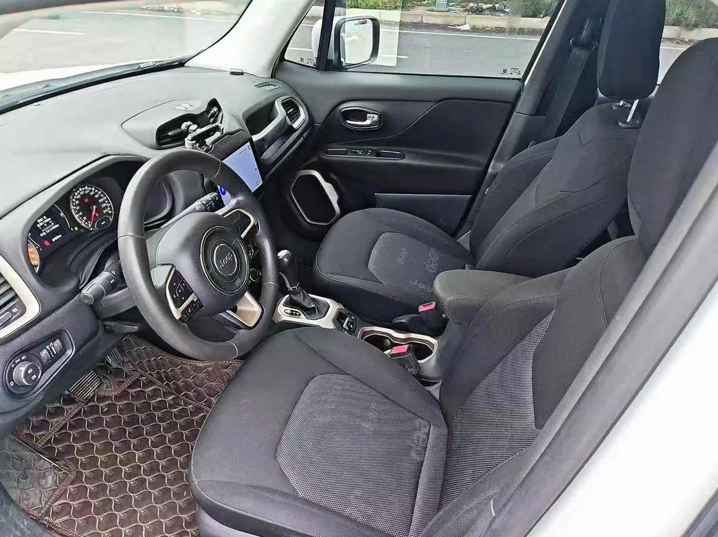 Jeep自由侠 后面外观二