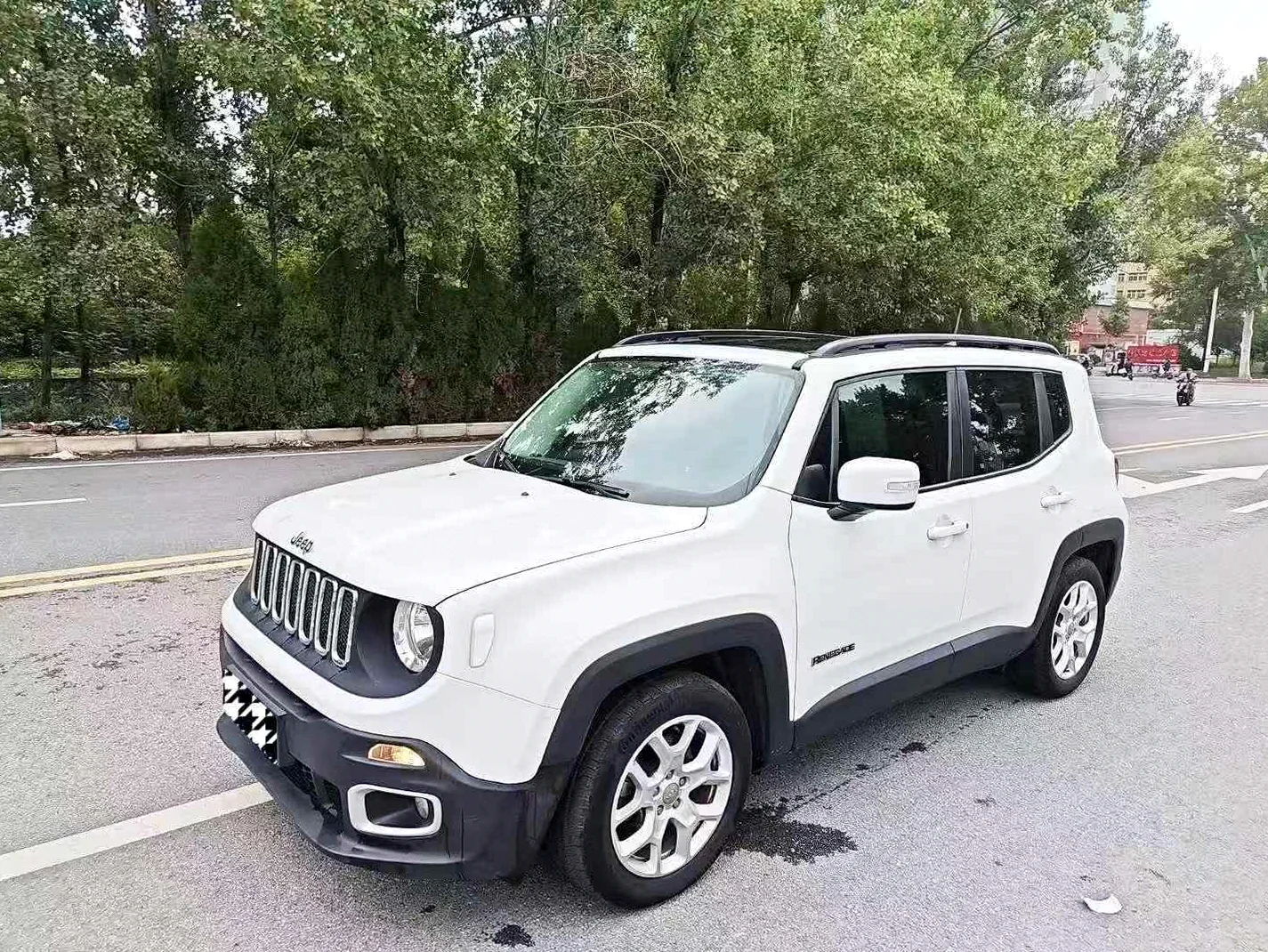 Jeep自由侠 正面外观二