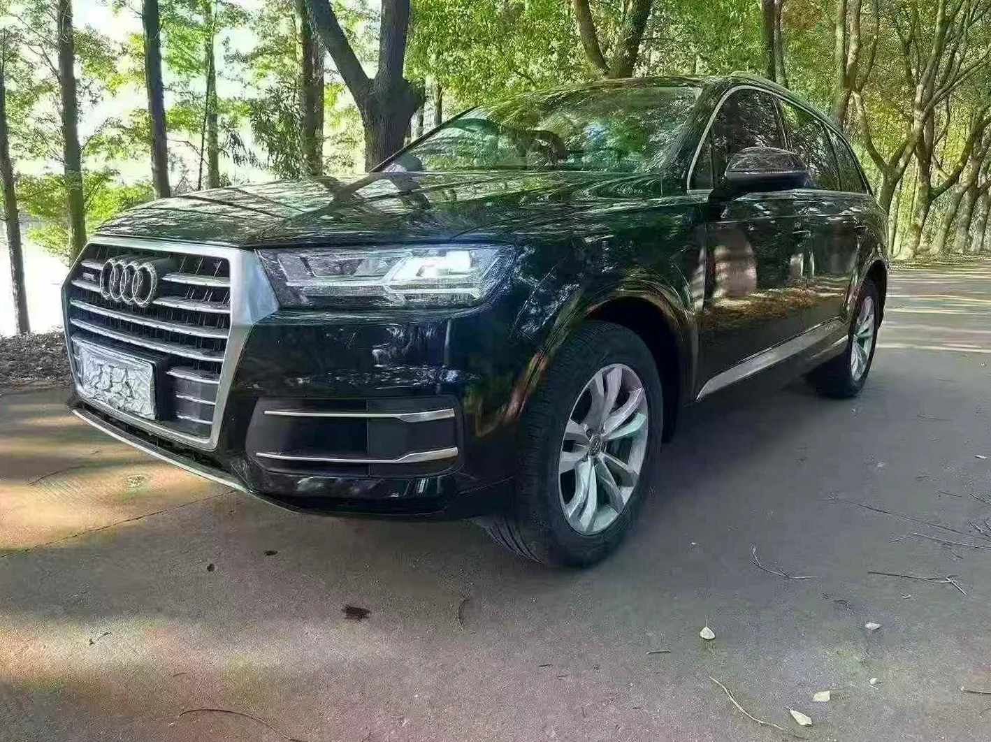 奥迪Q7 正面外观三