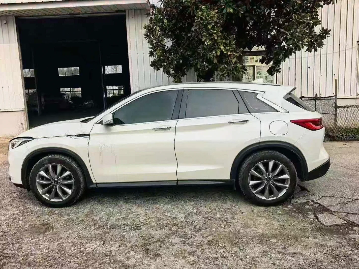 英菲尼迪QX50 驾驶室