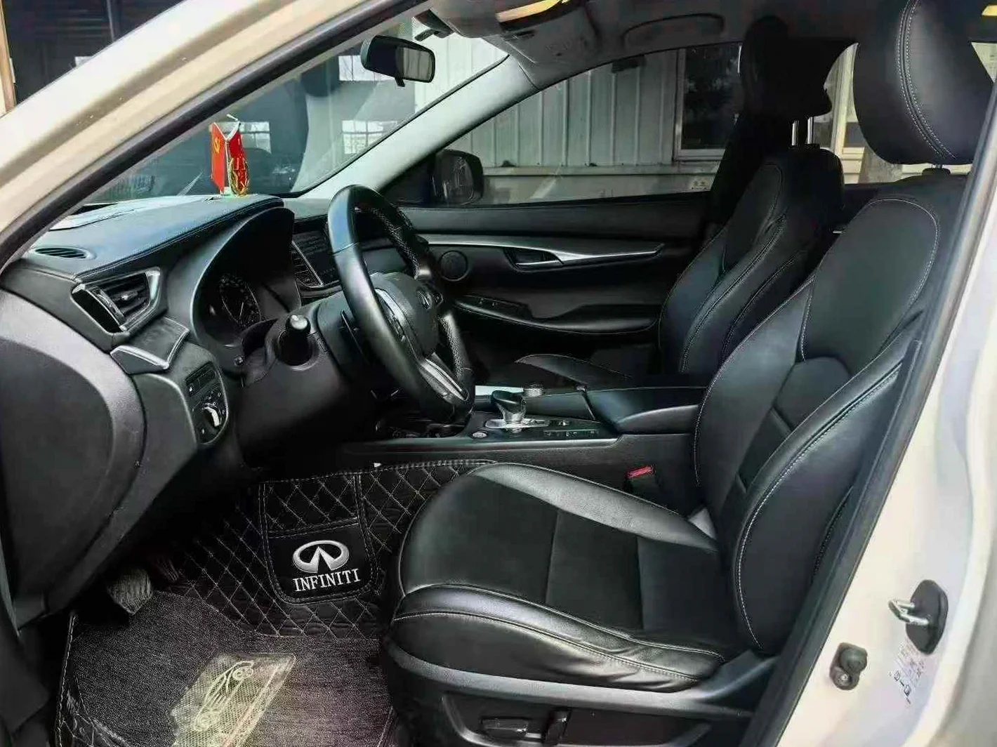 英菲尼迪QX50 后面外观三
