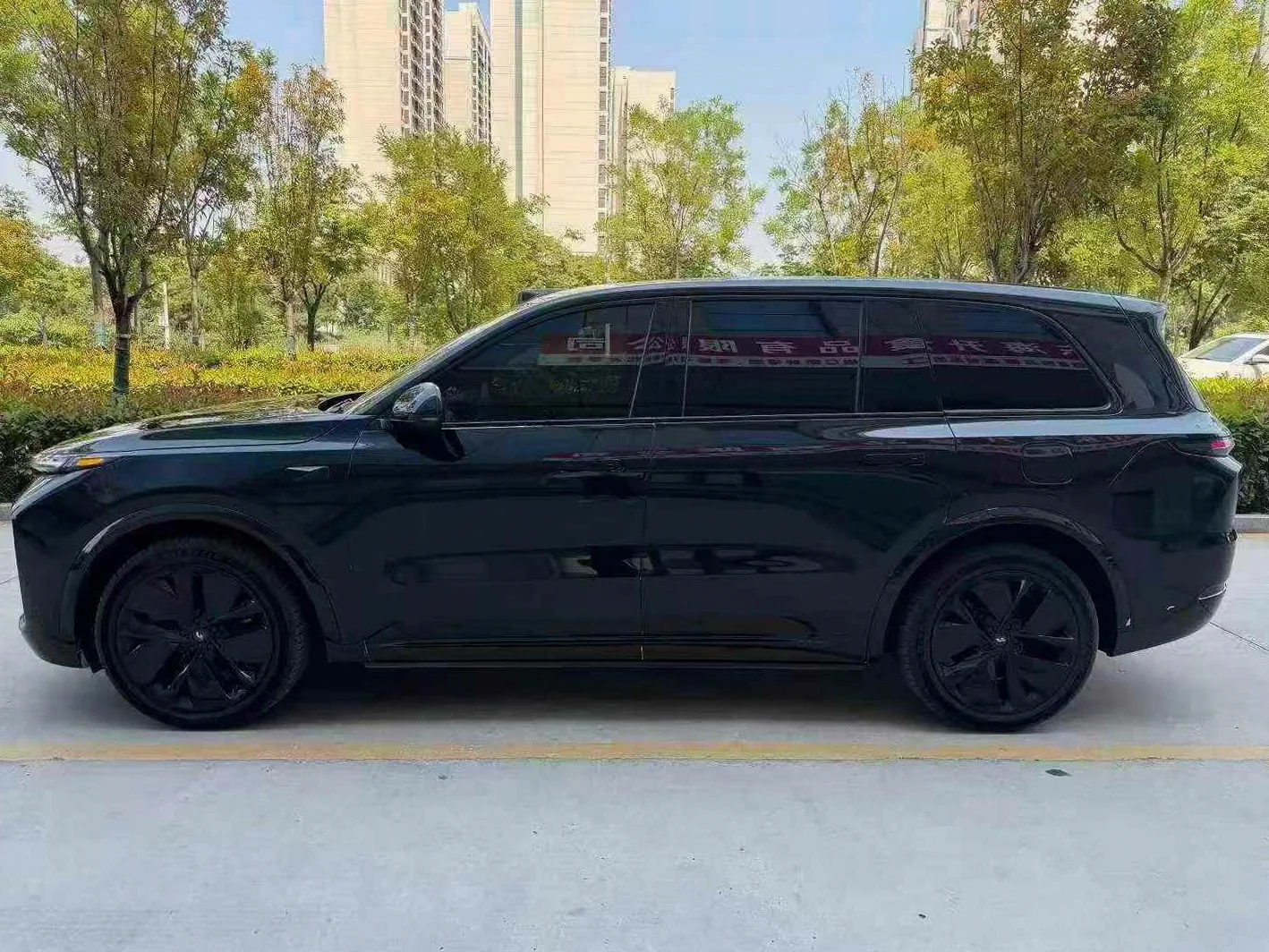 理想L9 后面外观二