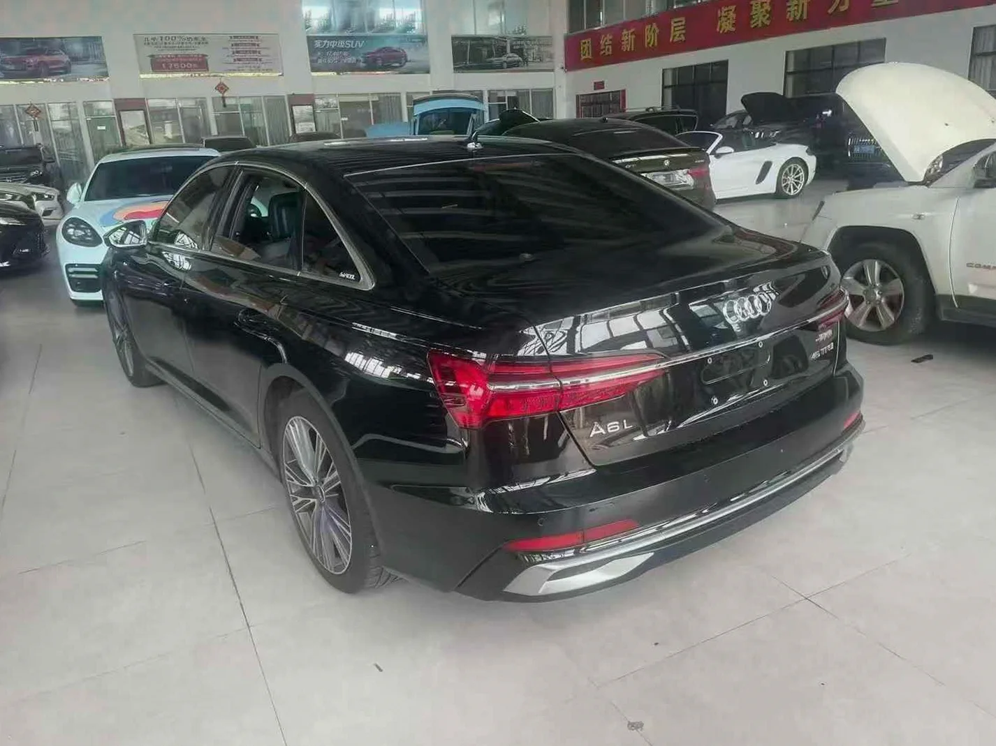 奥迪A6L 后面外观一