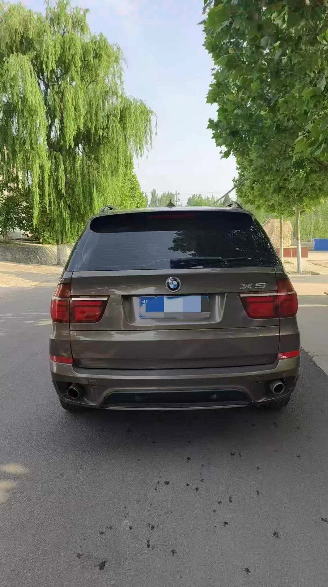 宝马X5 后面外观一