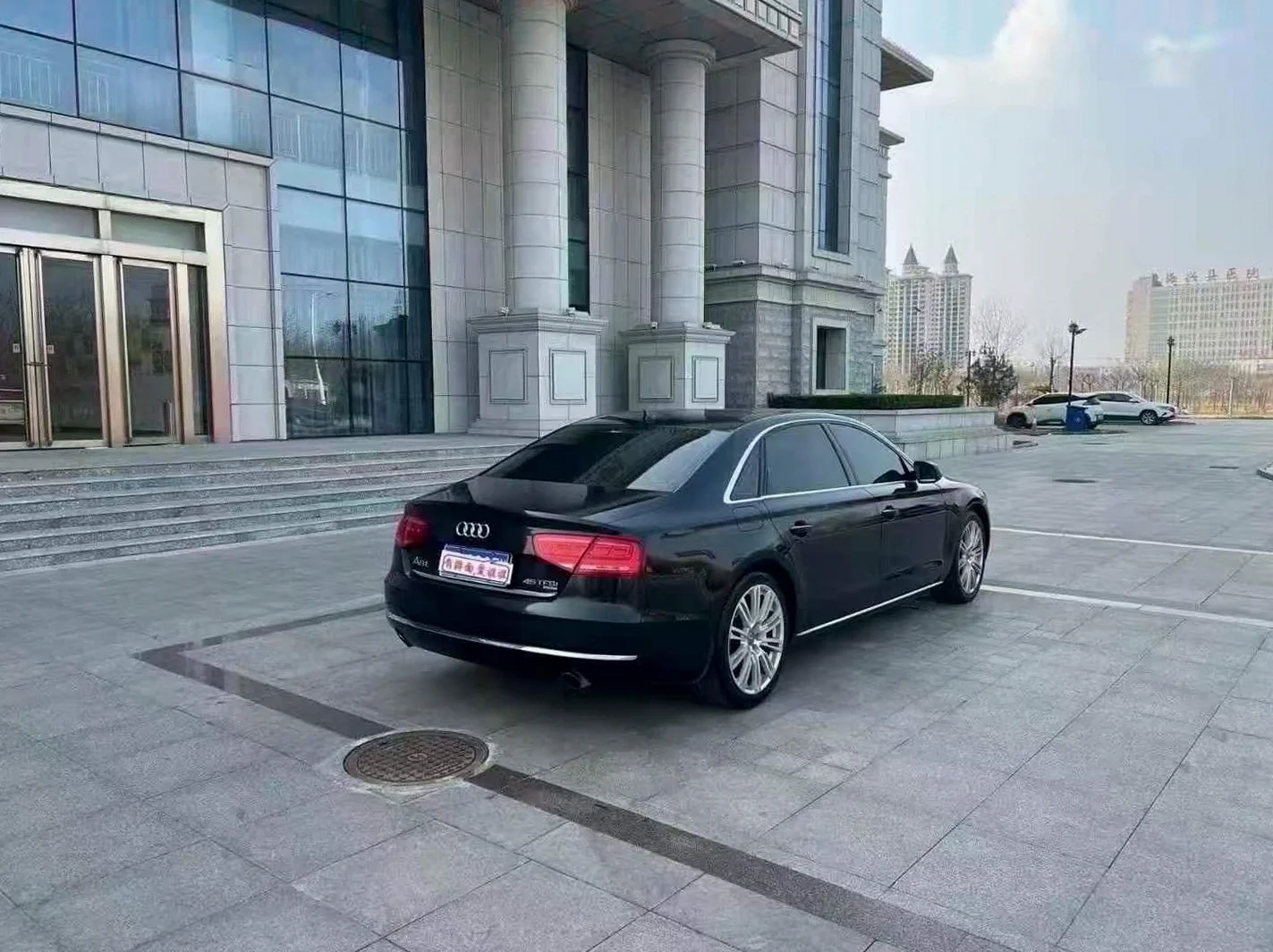 奥迪A8L 后面外观二