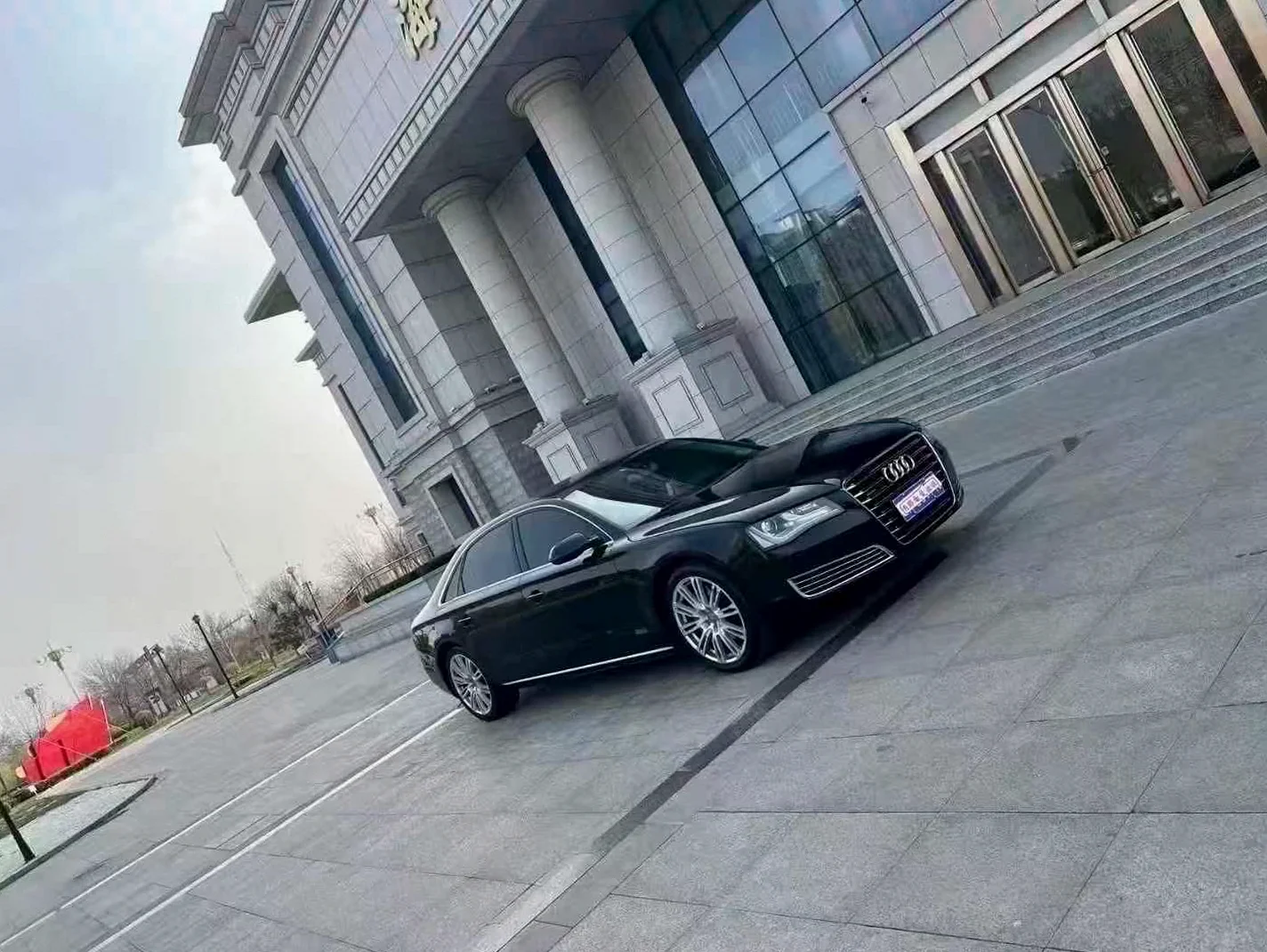奥迪A8L 正面外观二