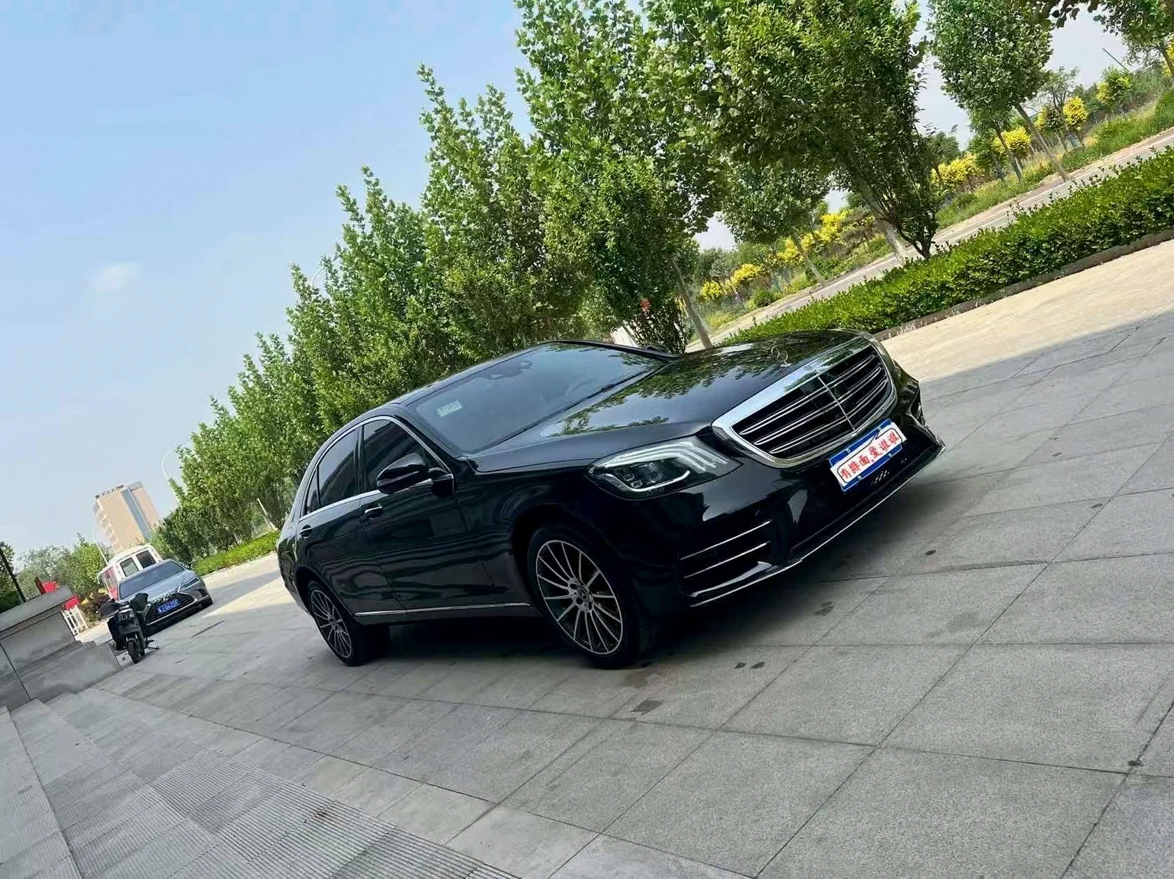 奔驰S 正面外观三
