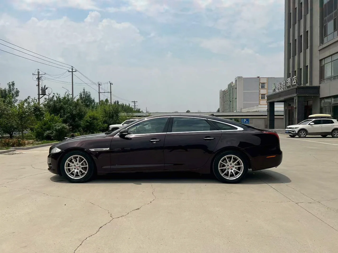捷豹XJL 后面外观一
